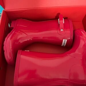 Hunter Kids Glossy Pink Boots. BRAND NEW IN BOX!
